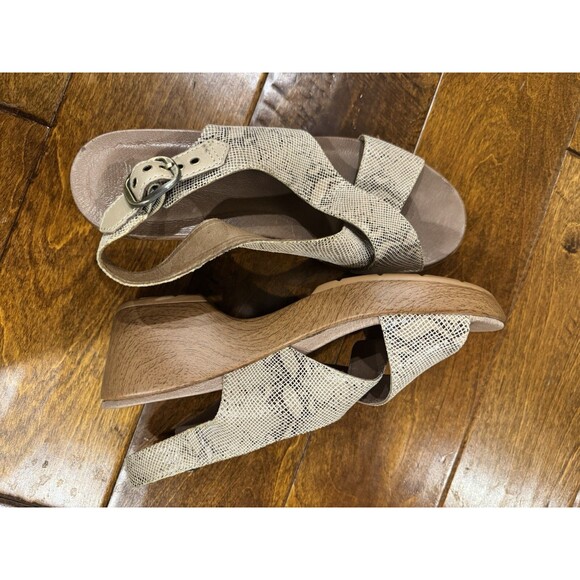 Dansko Women's Jacinda Slingback Sandal Taupe Snake Size 40 (US size 9.5-10) - Picture 4 of 6